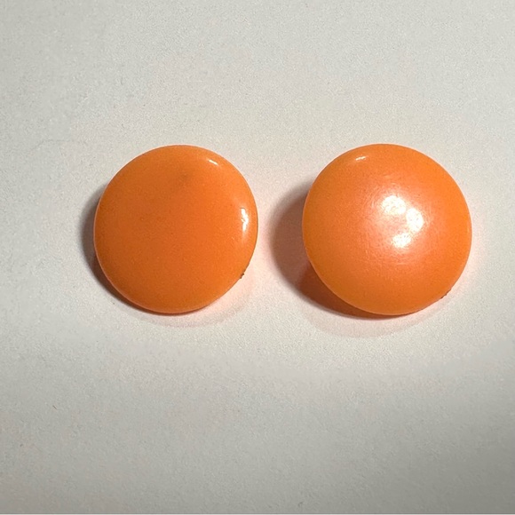 Vintage Orange Button Round Stud Earrings Halloween Autumn Harvest Fest Plastic - Picture 1 of 4